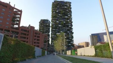 Avrupa, İtalya, Milan - Ocak 2021: Gae Aulenti Meydanı şehir merkezinde  