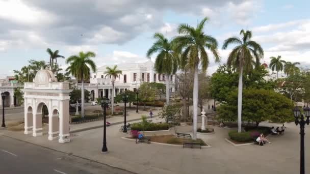トリニダード、キューバ - 2019年3月:夕暮れ時の街の景色 — ストック動画