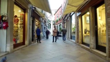 Tipik Venedik Sokağı, İtalya. 