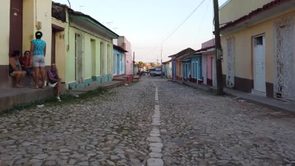 特立尼达，古巴 - 2019年3月：黄昏时分的街景景观 — 图库视频影像