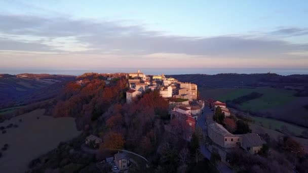 Naturskön Utsikt Över Kommunen Lapedona Vid Solnedgången Italien — Stockvideo