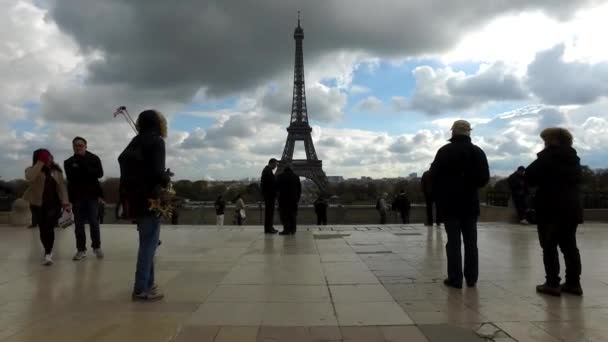 トロカデロからエッフェル塔の景色 フランス — ストック動画