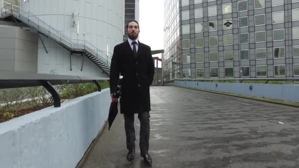 Retrato Jovem Empresário Confiante Distrito Defesa Paris França — Vídeo de Stock