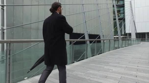 Portrait Confiant Jeune Homme Affaires Dans District Défense Paris France — Video