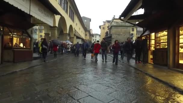 Florence Italy Circa January 2017 Pov Walking Ponte Vecchio Old — Stockvideo