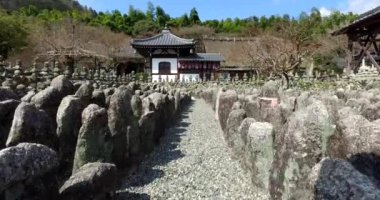 Arashiyama'daki Tombstone'un manzara manzarası, Kyoto, Japonya