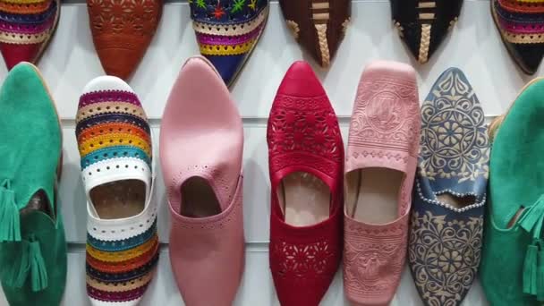 Multi Color Lederen Marokkaanse Slippers Achtergrond Marrakech Marokko — Stockvideo