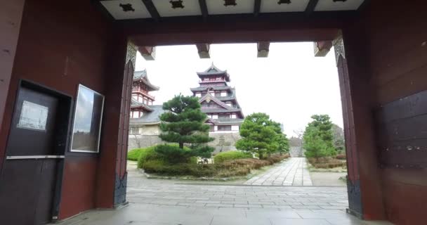 Pagoda en la entrada del santuario de Fushimi Inari o de Fushimi Inari — Vídeo de stock