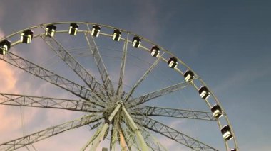 Rimini, İtalya'da plajyakınında gözlem çarkı