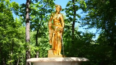 Aziz Pettersburgh, Rusya - Mayıs 2018: Büyük Peterhof Şelalesi. Peterhof Sarayı UNESCO 'nun Dünya Mirasları Listesine dahil edildi. 