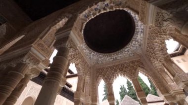 Granada, İspanya - Circa Haziran, 2018: Alhambra Palace tavan, Granada Unesco sitesi, Endülüs.