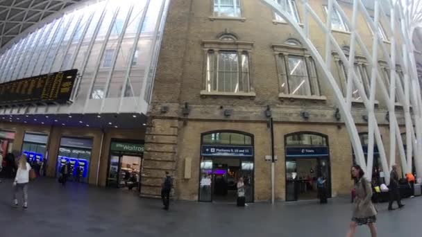London May 2018 Σιδηροδρομικός Σταθμός King Cross Ένας Σημαντικός Σιδηροδρομικός — Αρχείο Βίντεο