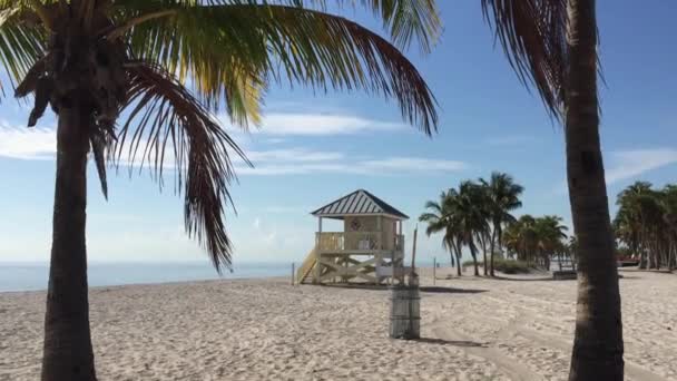 Ratownik Wieża Plaży Den Crandon Park Słoneczny Dzień Key Biscayne — Wideo stockowe