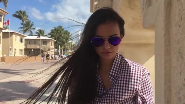 Красивая Женщина Полный Портрет Тела Голливуд Бич Майами Флорида — стоковое видео