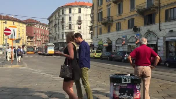 Milan Italië April 2018 Tram Straat Het Tramnet Van Milaan — Stockvideo