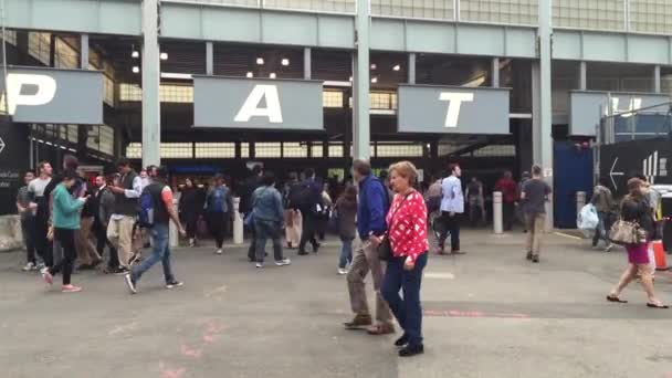 New York City May 2015 People Entering Path Station Port — Wideo stockowe