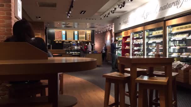 วยอร พฤษภาคม 2015 คนในร านอาหาร Pret Manger Pret Manger านค — วีดีโอสต็อก