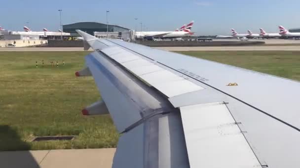 London May 2015 Plane Roll Out Take Heathrow Airport Busiest — Stok video
