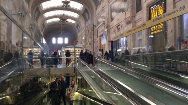 Milan Italy Circa September 2017 People Walking Treadmill Central Station — Stock videók