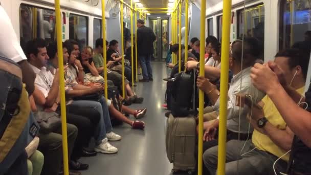 Bangkok Thailand November 2015 Travellers Bts Skytrain Underground Wagon Bangkok — Vídeos de Stock