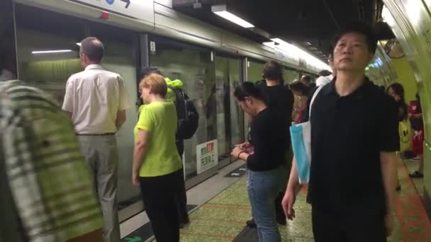 Hong Kong China November 2015 People Using Smart Phone While — Vídeo de Stock