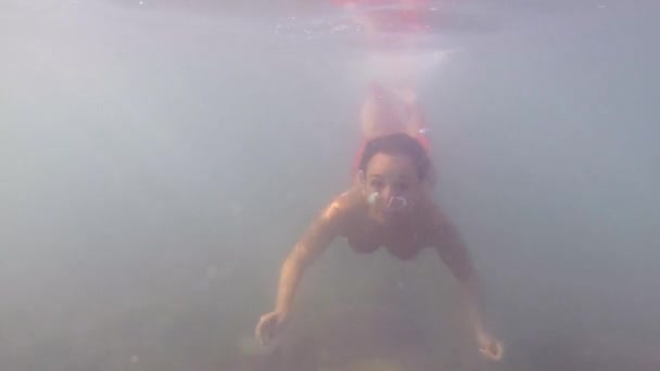 Underwater Woman Footage Wearing Pink Bikini Swimming Pool — Video