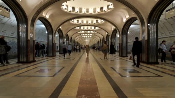 Moscow May 2018 Passengers Mayakovskaya Subway Station Fine Example Stalinist — Stok video