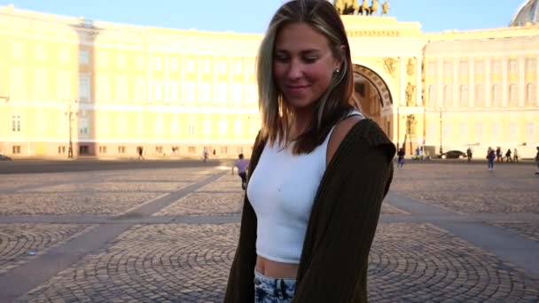 Young Beautiful Woman Outdoors Saint Petersburg Russia — Videoclip de stoc