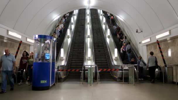 Moscow May 2018 People Escalators Metro Station Moscow Subway Opened — Stockvideo