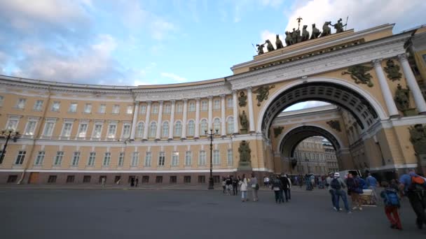 Saint Petersburg May 2018 Palace Square View Tourists — Stockvideo