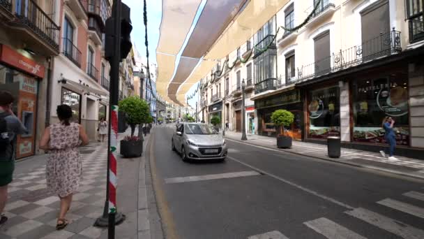 Granada España Junio 2018 Vista Calle Centro Ciudad Con Sombrilla — Vídeo de stock