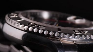 Rolex Oyster Perpetual Date Yacht Master siyah arka plan da saat
