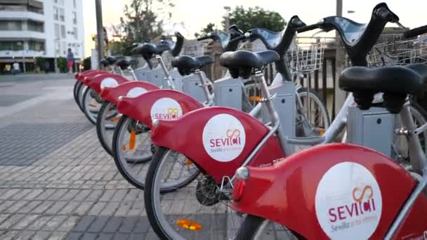 塞维利亚 西班牙 Circa 2018 塞维西自行车共享在塞维利亚 — 图库视频影像