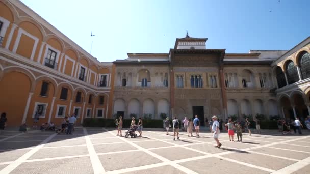Cordoba Ισπανια Ιουνιοσ 2018 Άνθρωποι Μέσα Στο Παλάτι Αυλή Alcazar — Αρχείο Βίντεο