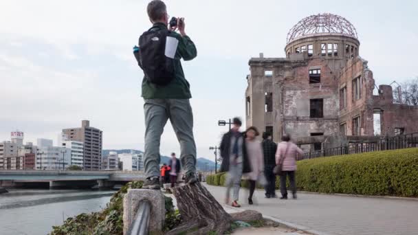 Hiroshima Japón Marzo 2017 Personas Que Visitan Cúpula Bomba Atómica — Vídeos de Stock