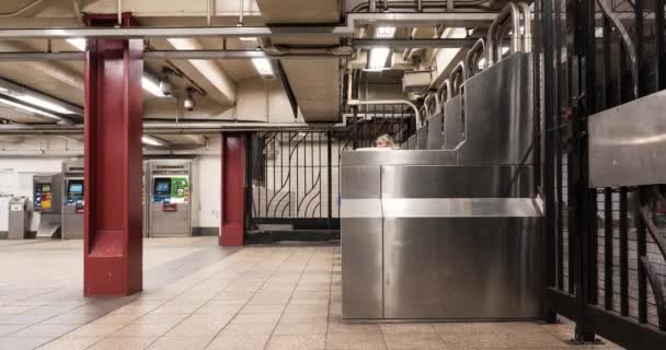2015 지하철역에 교통국 City Transit Authority 소유하고 있으며 469 운영중이다 — 비디오