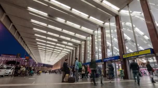 ローマ イタリア Circa 2016年10月 時間経過 テルミニ駅入口 29のプラットフォームと年間1億5000万人以上の乗客を持つテルミニは ヨーロッパ最大の鉄道駅の1つです — ストック動画
