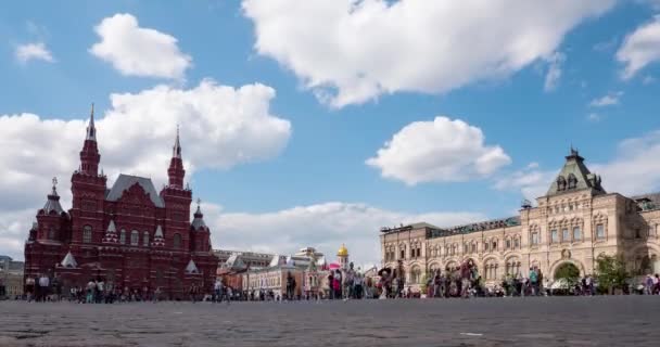 Tid Turister Går Forbi Katedralen Vasilij Den Velsignede Moskow – stockvideo