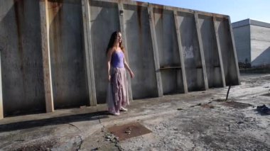 Dans eden genç ve güzel bir balerin. Balerin Projesi. 