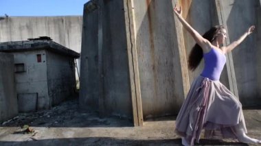 Dans eden genç ve güzel bir balerin. Balerin Projesi. 