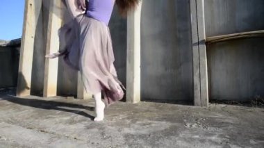 Dans eden genç ve güzel bir balerin. Balerin Projesi. 