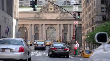 New York 'taki Grand Central İstasyonu önünde trafik var.