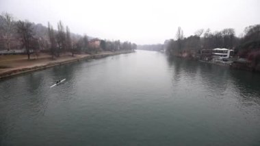 TURIN, İTALYA - Nehir Görüntüsü 