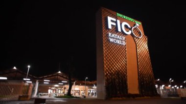 Bologna, İtalya - Aralık, 2017 yaklaşık: Fico Eataly dünya totem girişinde bulunan Bologna, dünyanın en büyük agrofood park vardır. İç görünüm.