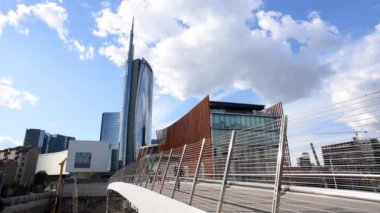 MILAN, ITALY - CIRCA SEPTEMBER, 2017: Porta Garibaldi 'deki Gae Aulenti Meydanı' na yakın yeni finans bölgesi, ExPO için inşa edildi.