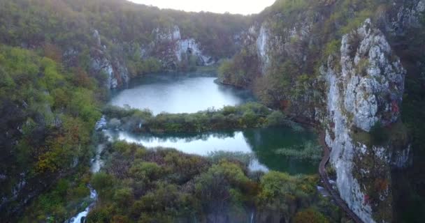 Panoramische Luchtfoto Van Turquoise Water Waterval Plitvice Lakes National Park — Stockvideo