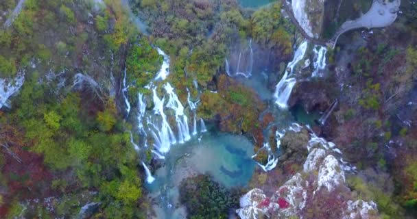 Panoráma Légi Kilátás Türkizkék Vízre Vízesésre Plitvicei Tavak Nemzeti Parkban — Stock videók