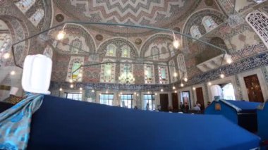İstanbul, Türkiye - Nisan 2018: Sultan Ahmed'in türbesinin iç görünümü. Mezarın inşaatı üç yıl sonra, 1619 yılında tamamlanmıştır..