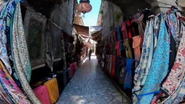 İstanbul, Türkiye - Nisan 2018: Kapalıçarşı dünyanın en büyük ve en eski kapalı pazarları
