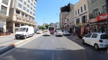 İSTANBUL, TURKEY - Nisan 2018: İstanbul sokaklarında POV.